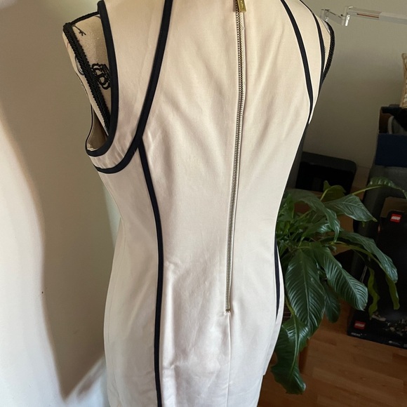 Michael Kors Collection Sheath Dress with Black Trim - Size 8P - Picture 9 of 12